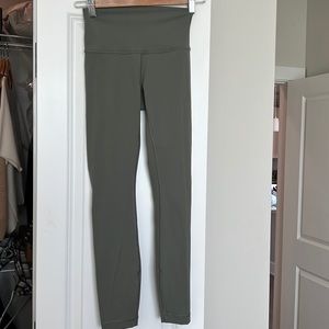 Lululemon wunder under